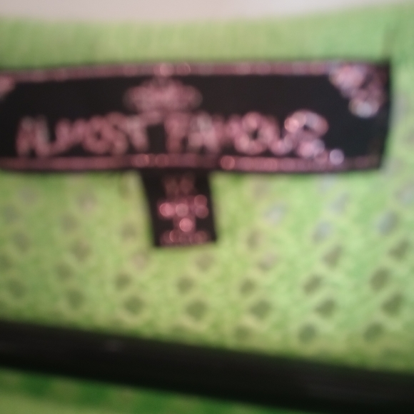 Green clothes - Picture 7 of 8